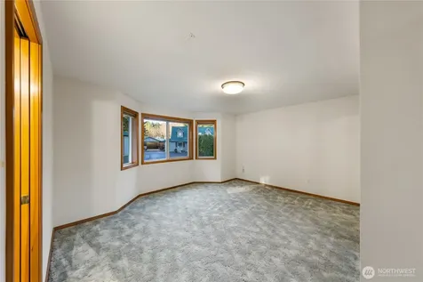 2115 Fairway Lane Oak Harbor WA 98277