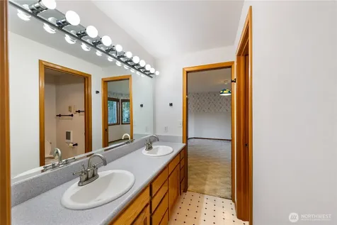 2115 Fairway Lane Oak Harbor WA 98277