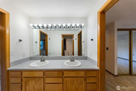 2115 Fairway Lane Oak Harbor WA 98277
