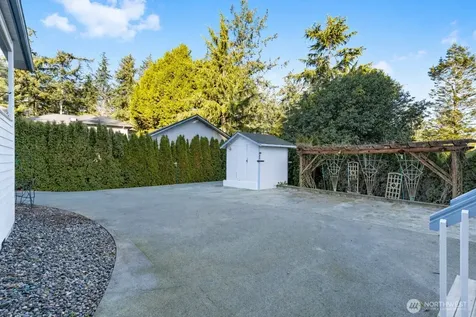 2115 Fairway Lane Oak Harbor WA 98277