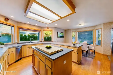 2115 Fairway Lane Oak Harbor WA 98277