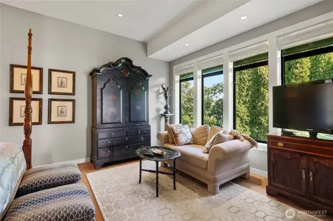 1640 Magnolia Boulevard W Seattle WA 98199