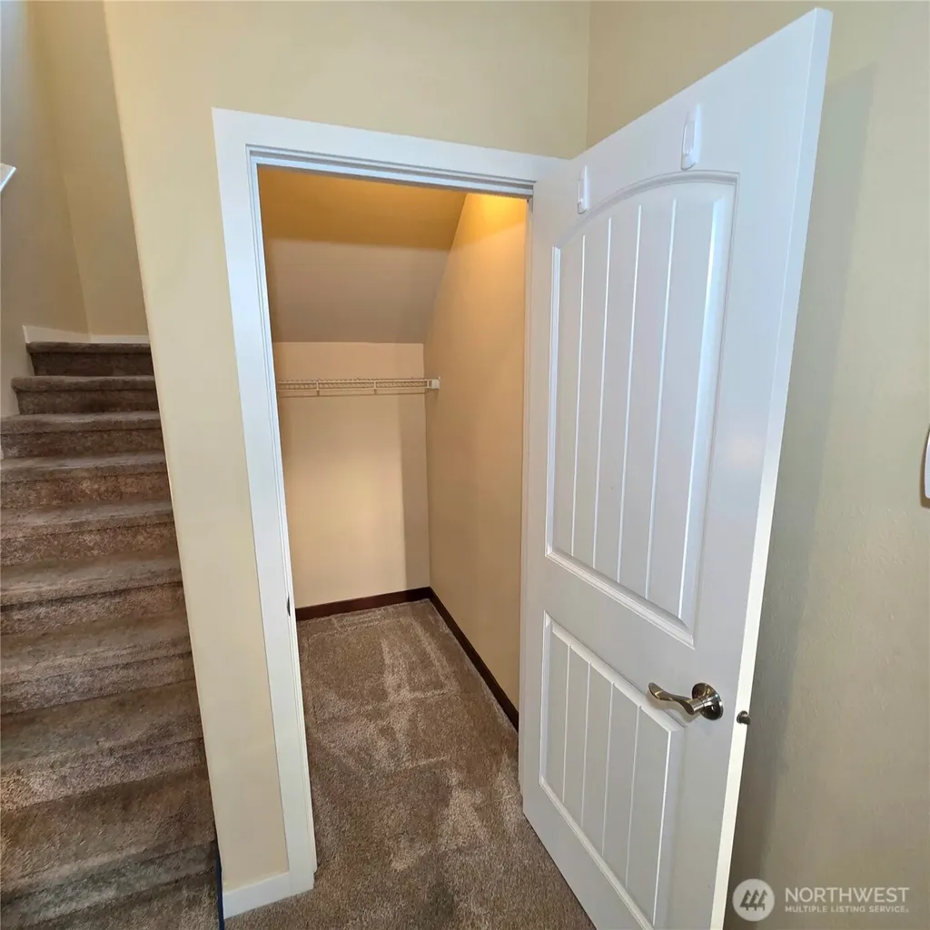 1605 Riddell Avenue NE Orting WA 98360