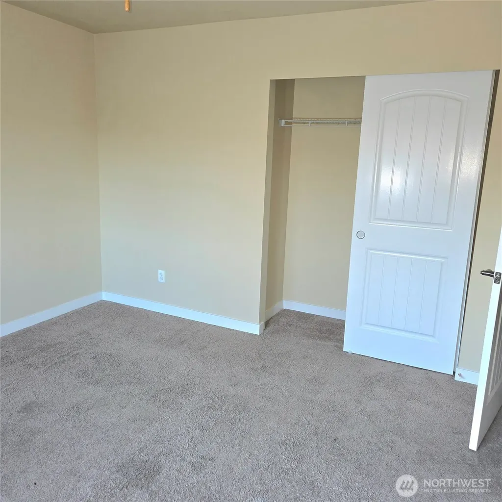 1605 Riddell Avenue NE Orting WA 98360