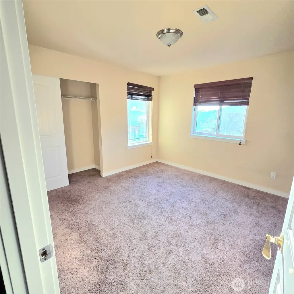 1605 Riddell Avenue NE Orting WA 98360