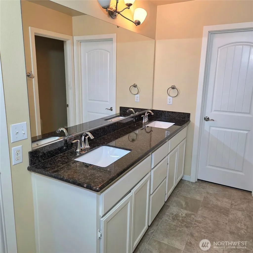 1605 Riddell Avenue NE Orting WA 98360