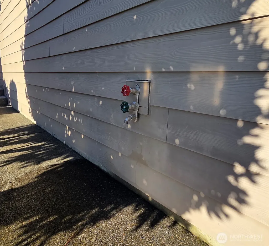 1605 Riddell Avenue NE Orting WA 98360