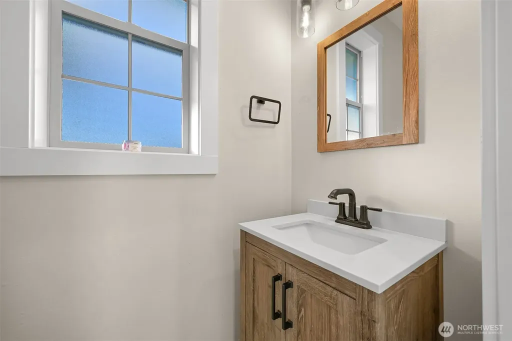 109 W 2nd Street Nooksack WA 98276
