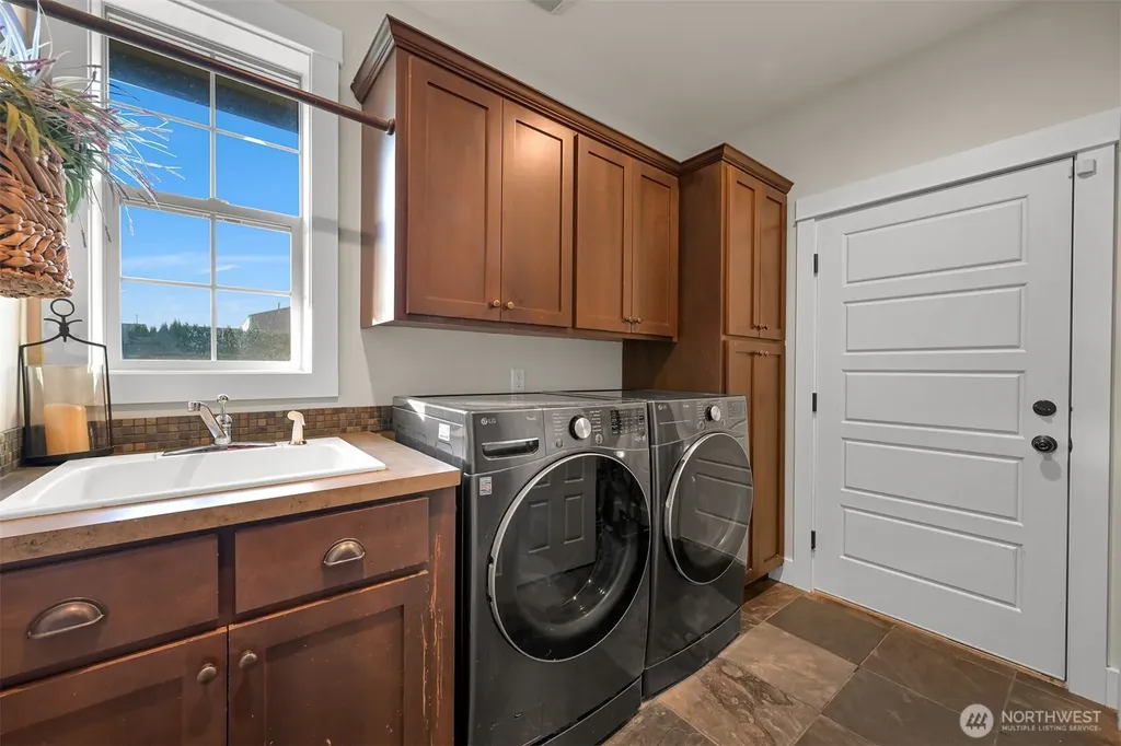 109 W 2nd Street Nooksack WA 98276