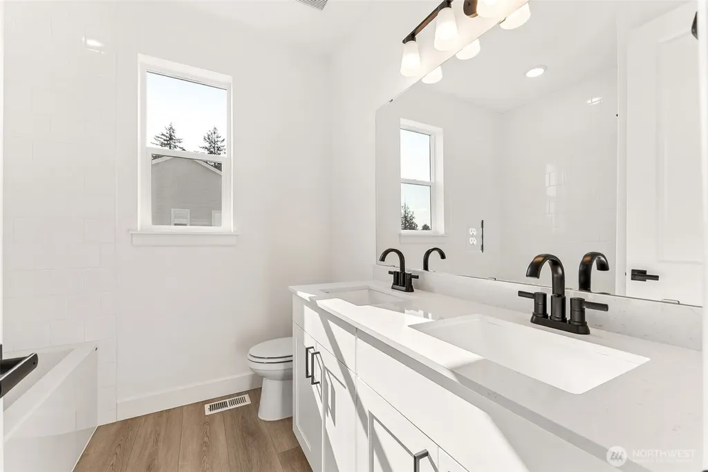 2216 Oak Court Milton WA 98354