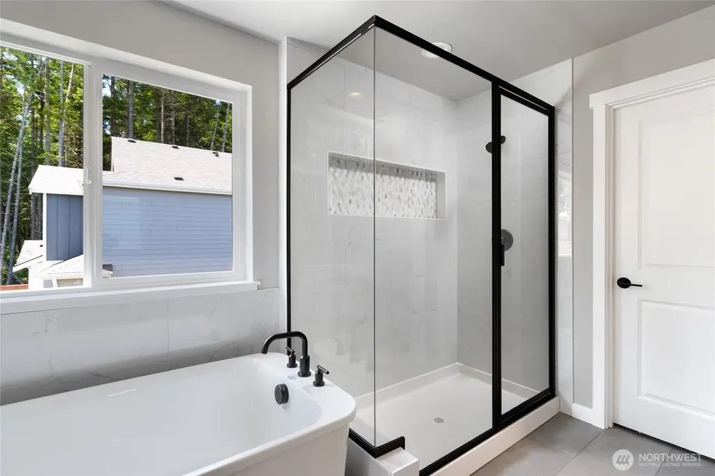 2430 SW Ridgeway Drive Oak Harbor WA 98277