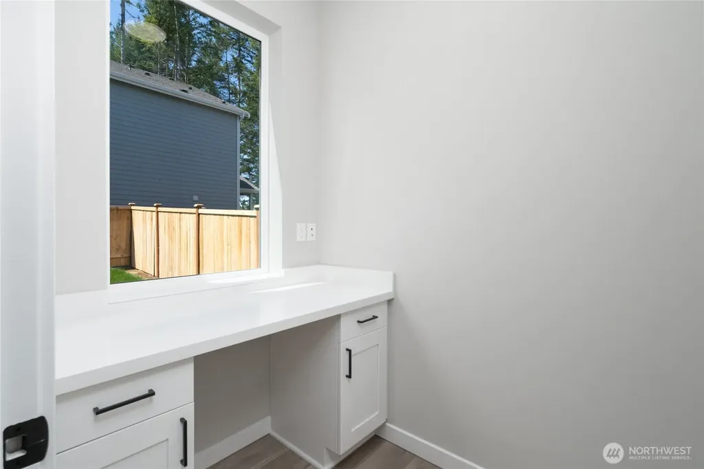 2430 SW Ridgeway Drive Oak Harbor WA 98277
