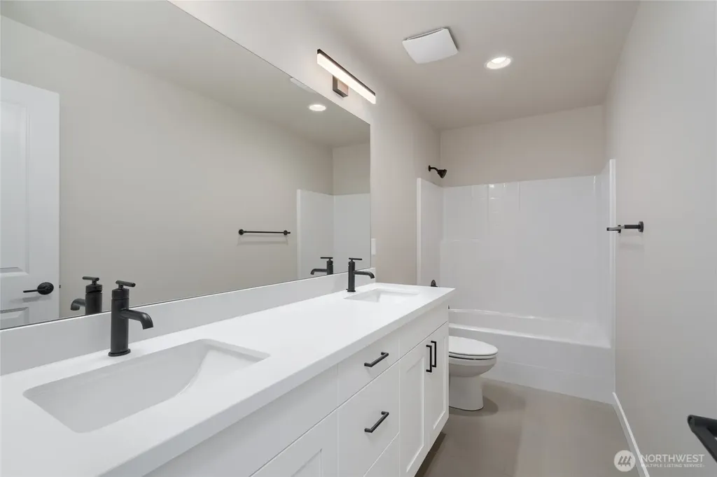 2430 SW Ridgeway Drive Oak Harbor WA 98277