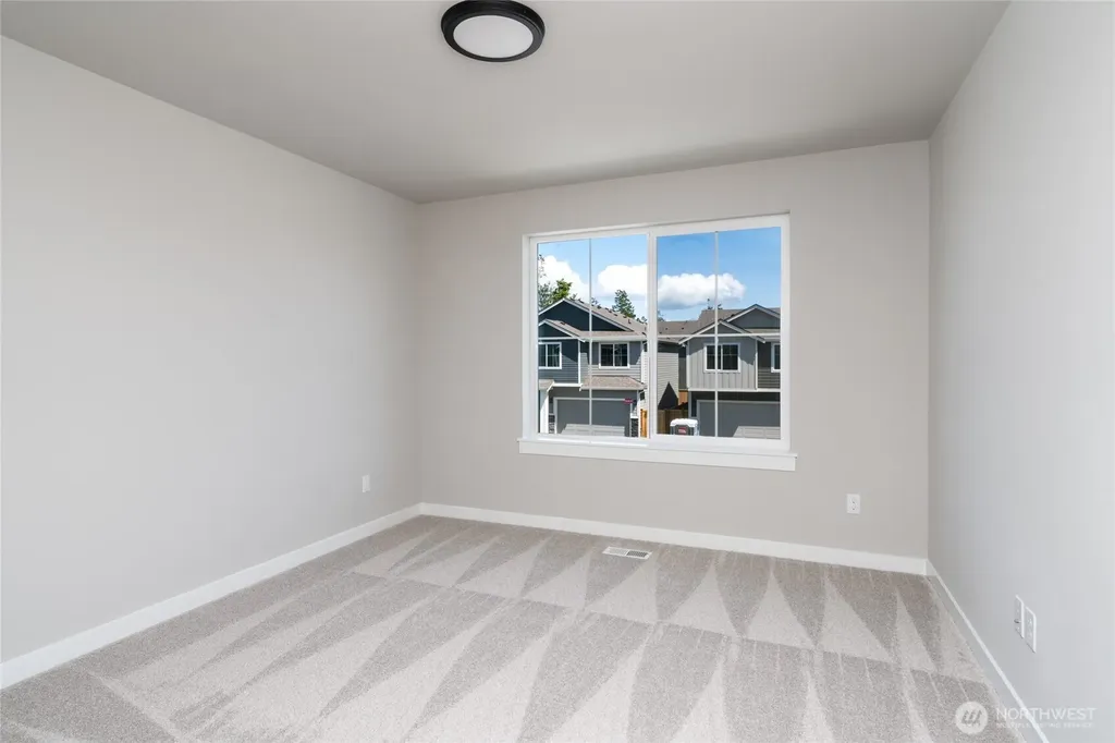 2430 SW Ridgeway Drive Oak Harbor WA 98277