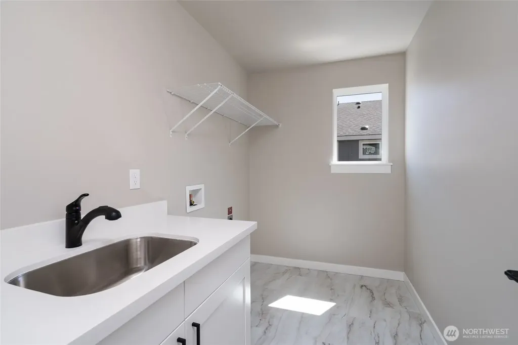 2430 SW Ridgeway Drive Oak Harbor WA 98277