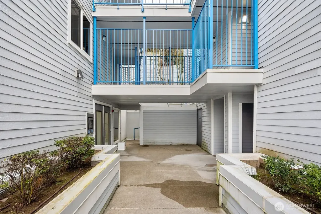 2244 13th Avenue W Seattle WA 98119