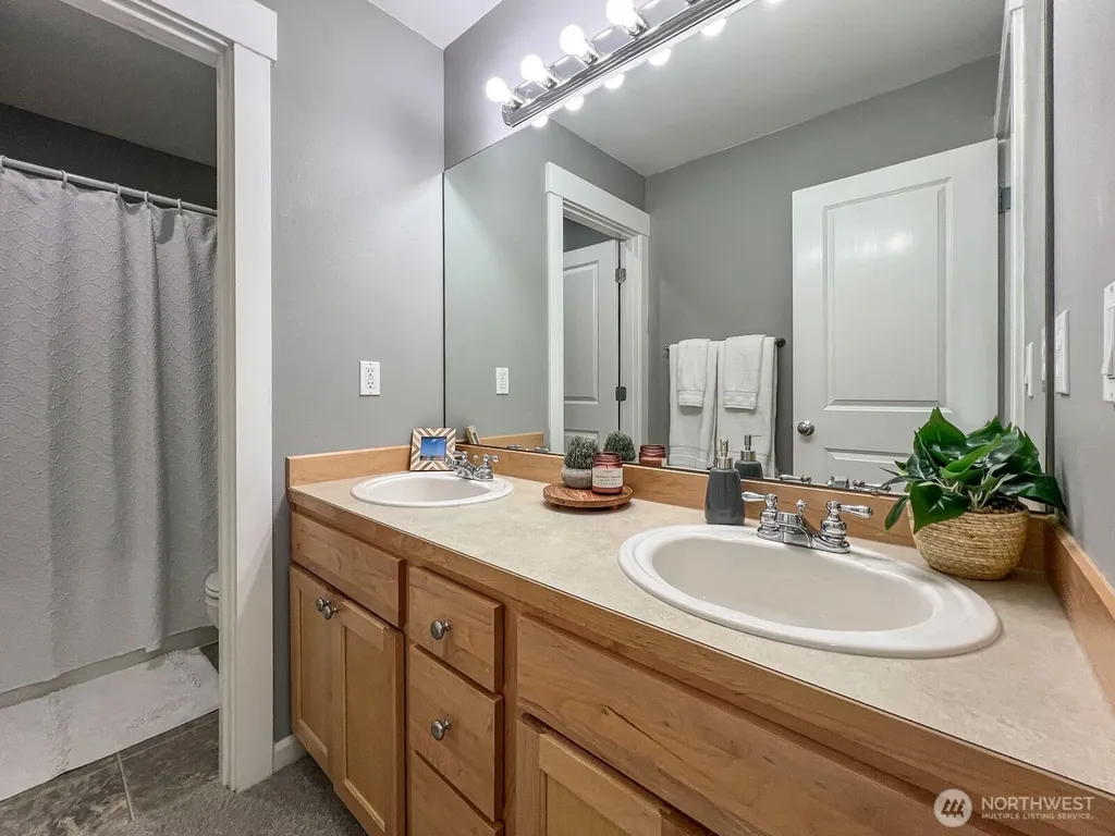 34614 SE Curtis Drive Snoqualmie WA 98065