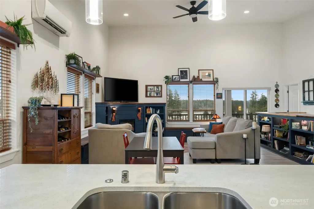 17 E Sellegren Road Allyn WA 98524