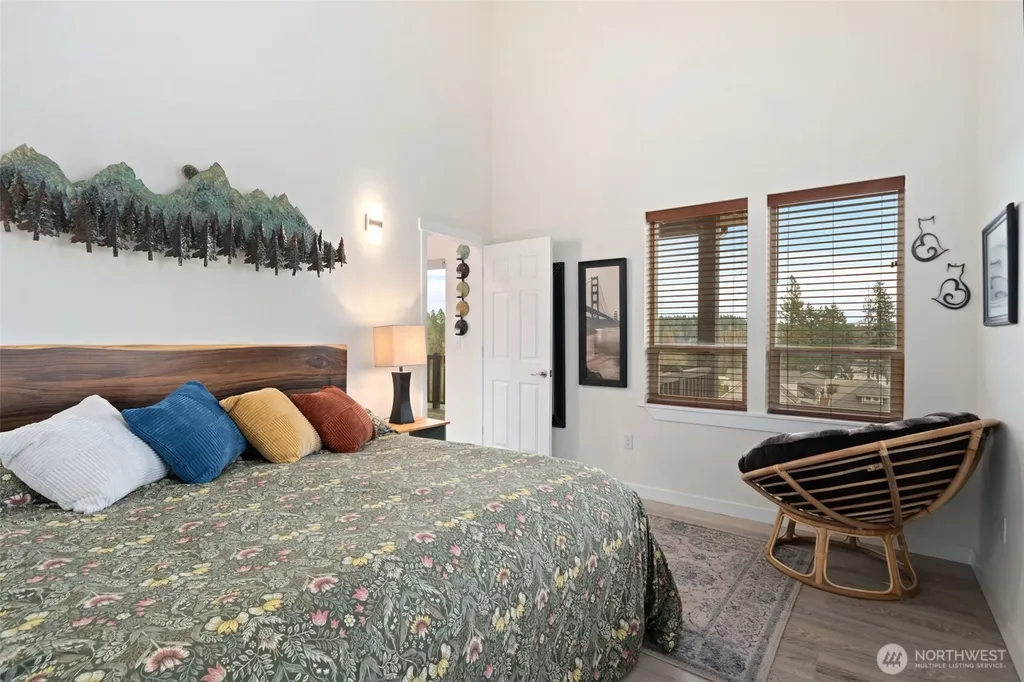 17 E Sellegren Road Allyn WA 98524