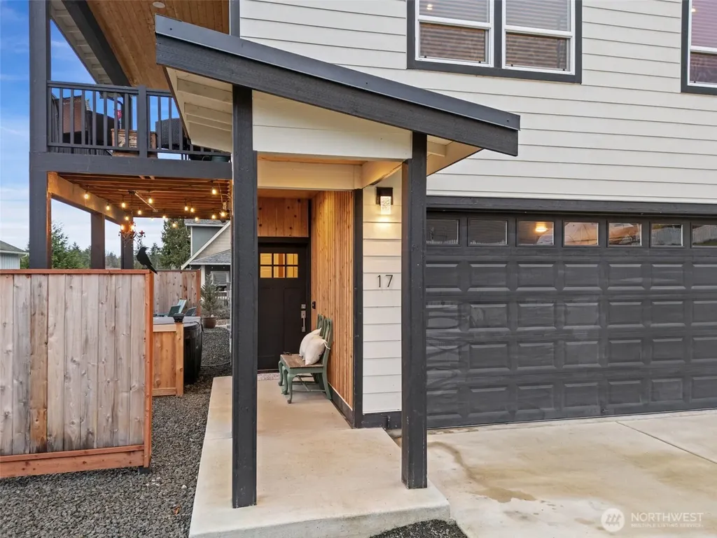 17 E Sellegren Road Allyn WA 98524