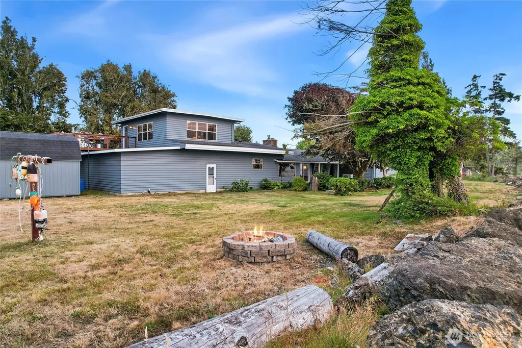 1970 State Route 105 Aberdeen WA 98520