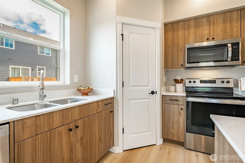 2966 Sweet Gum Loop Blaine WA 98230