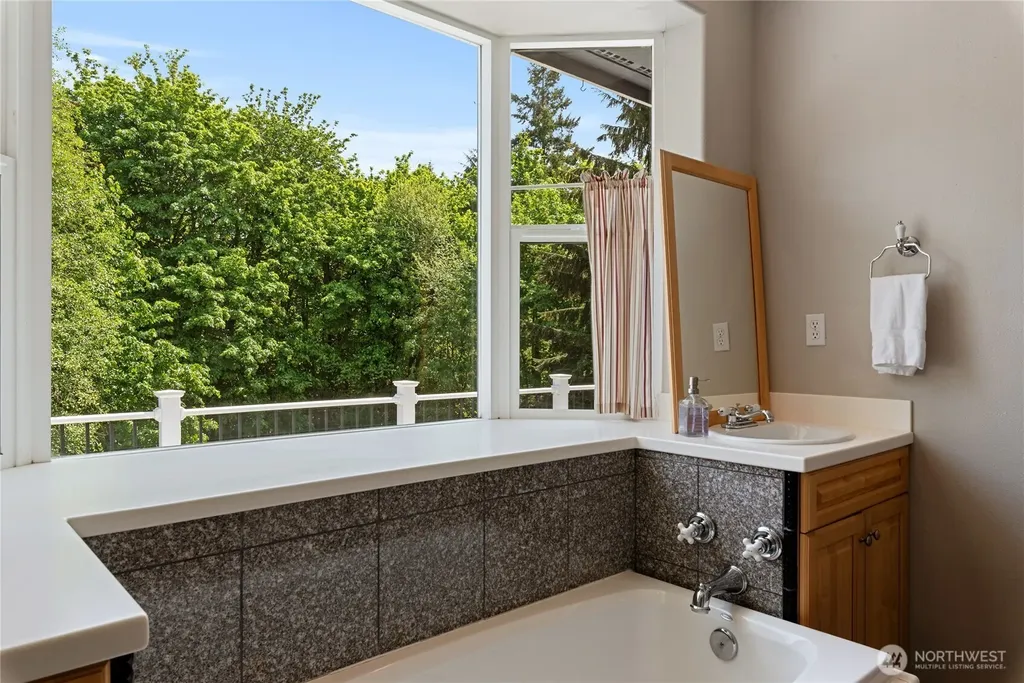 323 E Alderwood Road Belfair WA 98528