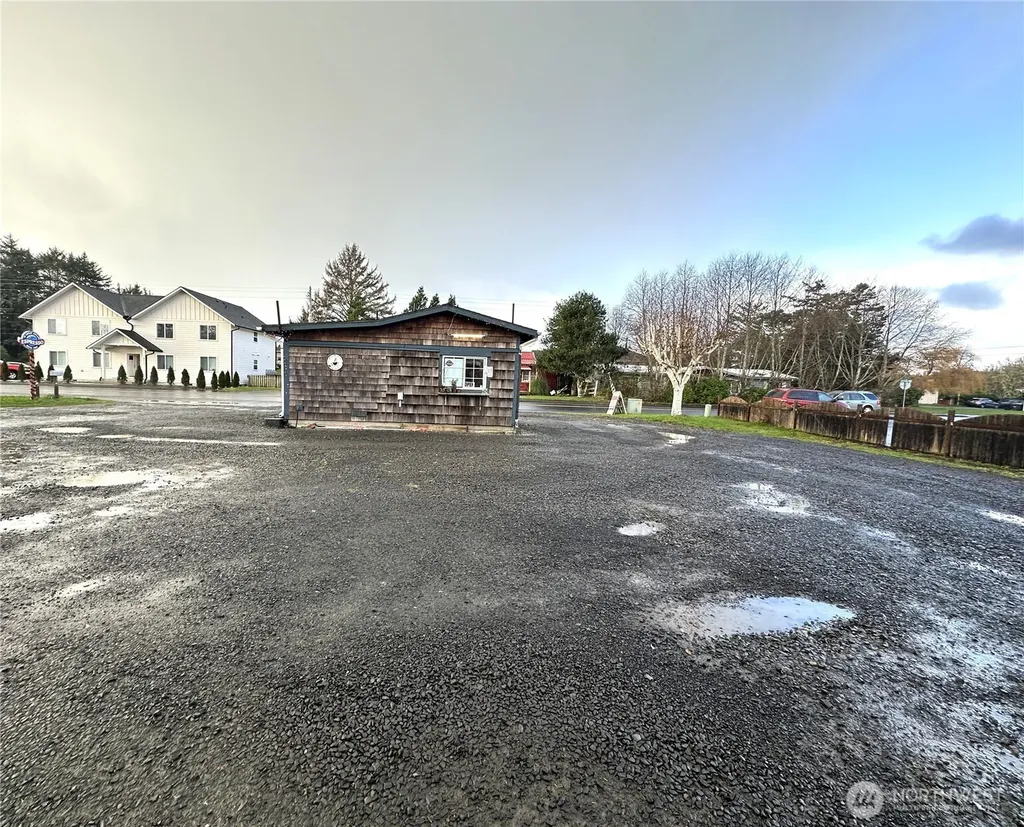 1804 Pacific Ave N Long Beach WA 98631