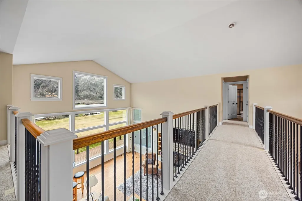 35 Sackett Glen Lane Chelan WA 98816