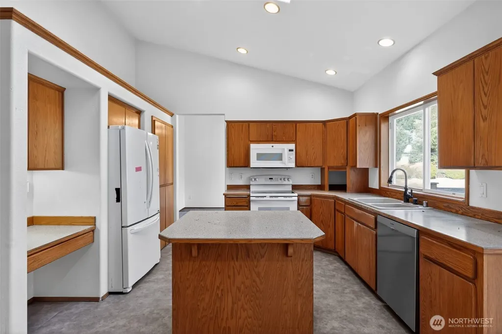 844 Holbeck Drive Camano Island WA 98282