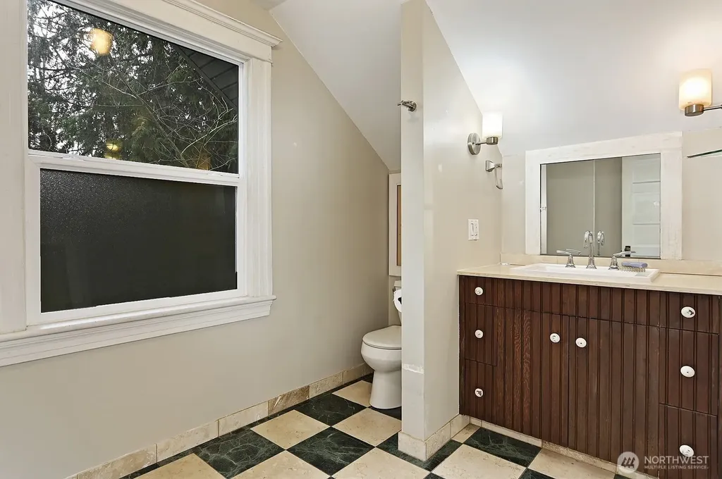 4729 Mount View Drive S Seattle WA 98108