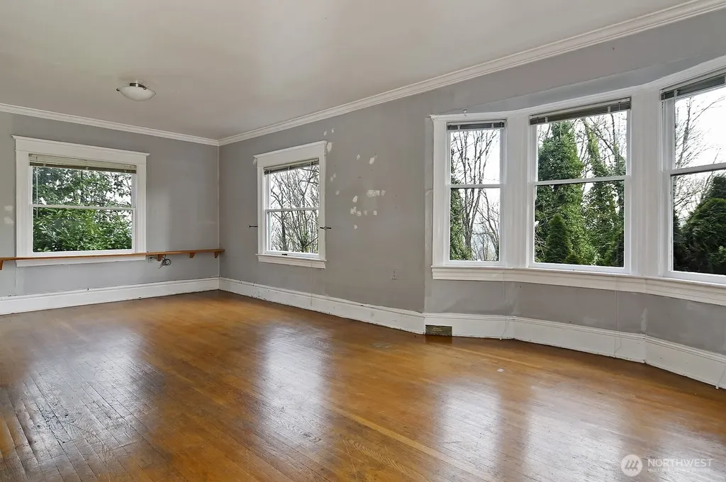 4729 Mount View Drive S Seattle WA 98108