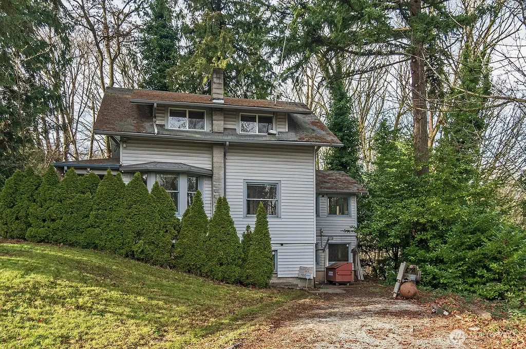 4729 Mount View Drive S Seattle WA 98108