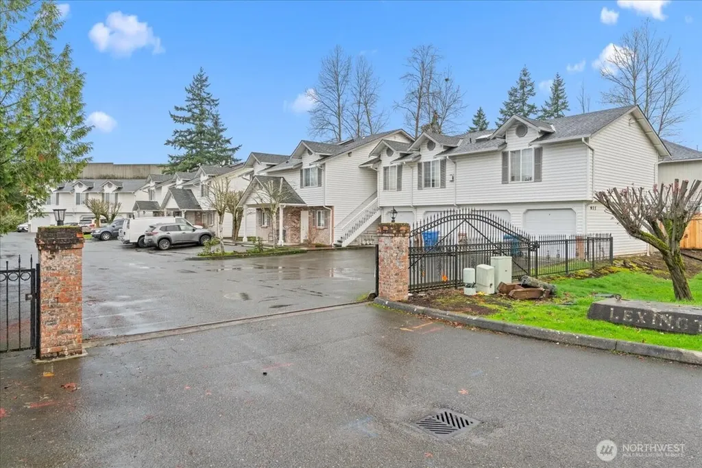 931 4th Avenue N Kent WA 98032