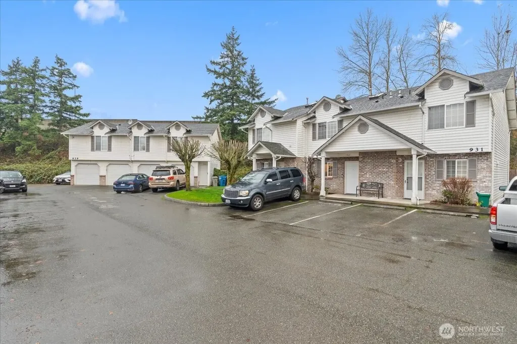 931 4th Avenue N Kent WA 98032