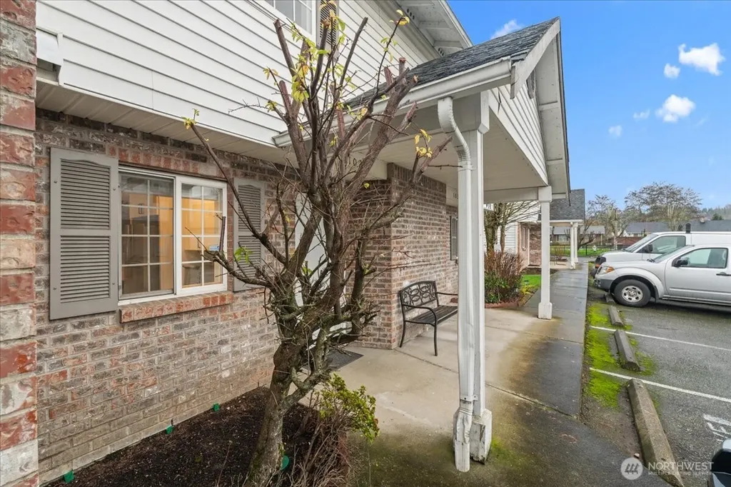 931 4th Avenue N Kent WA 98032