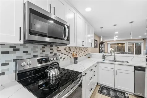 931 4th Avenue N Kent WA 98032