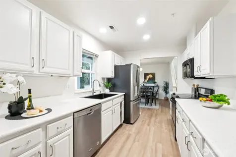 22454 SE 37th Terrace Issaquah WA 98029