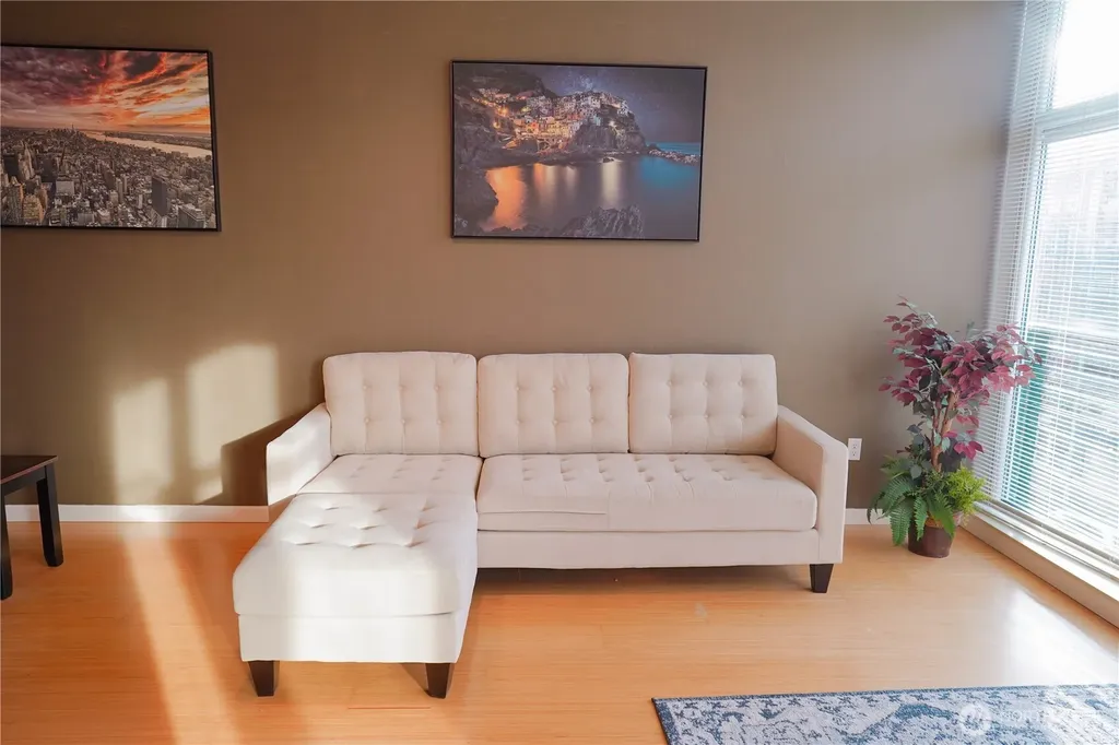17 Mercer Street Seattle WA 98119