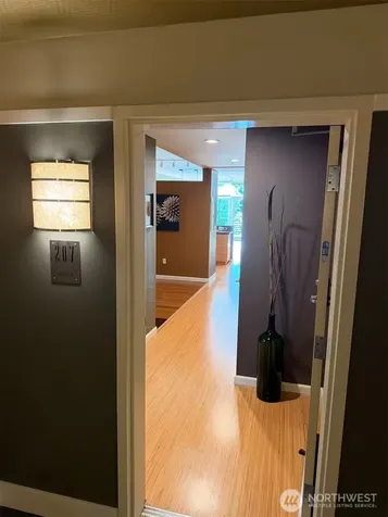 17 Mercer Street Seattle WA 98119