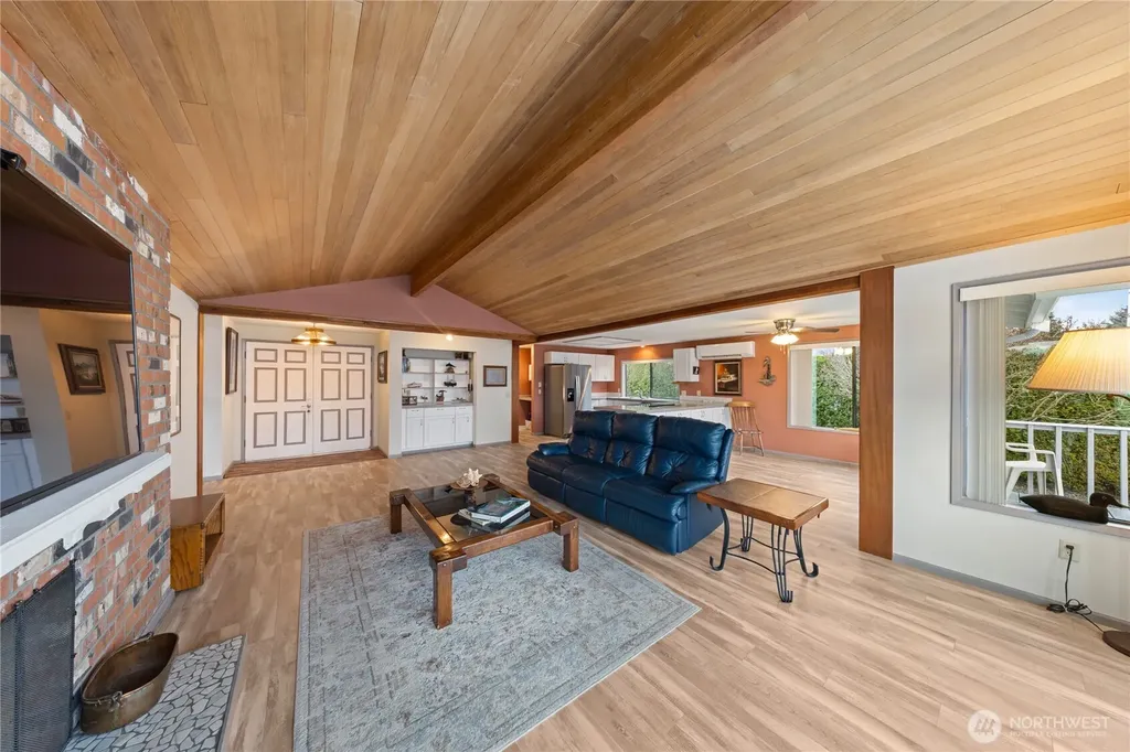 858 Kalispell Drive La Conner WA 98257