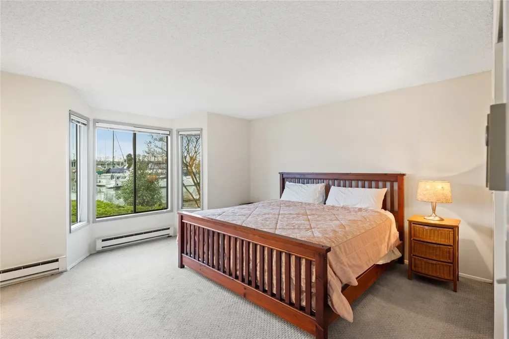 858 Kalispell Drive La Conner WA 98257