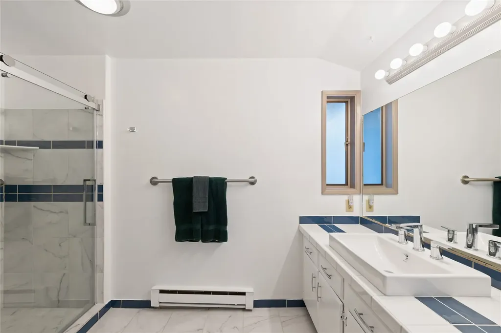 858 Kalispell Drive La Conner WA 98257