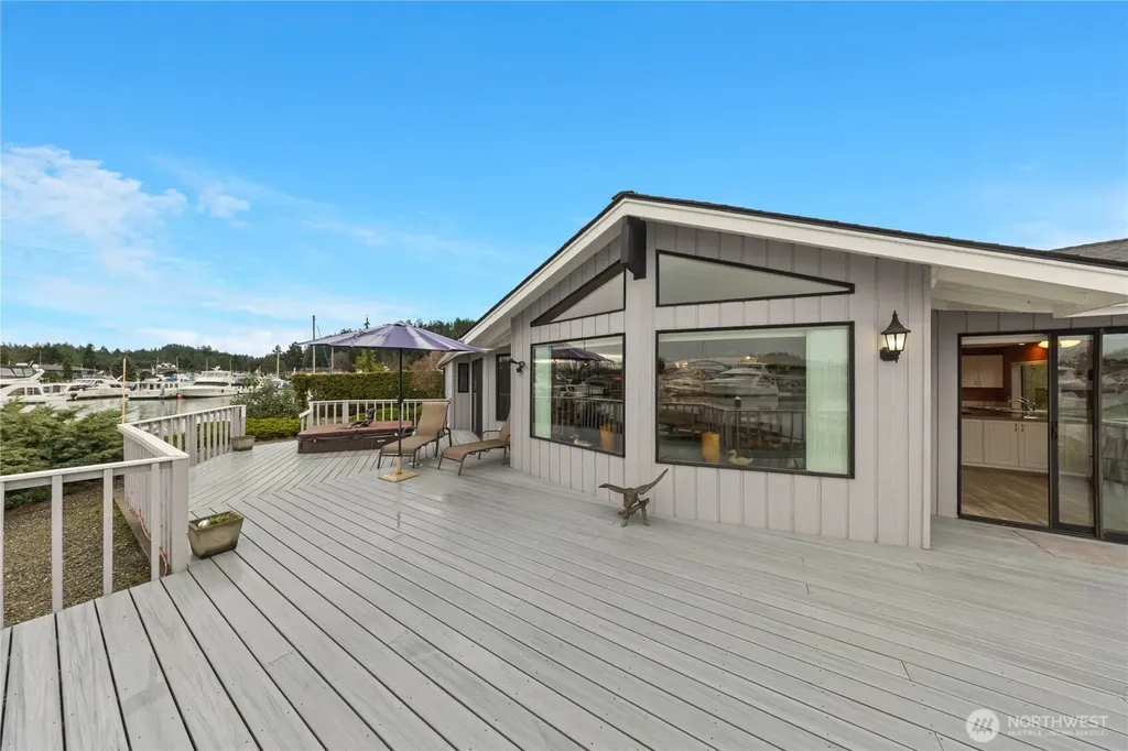 858 Kalispell Drive La Conner WA 98257