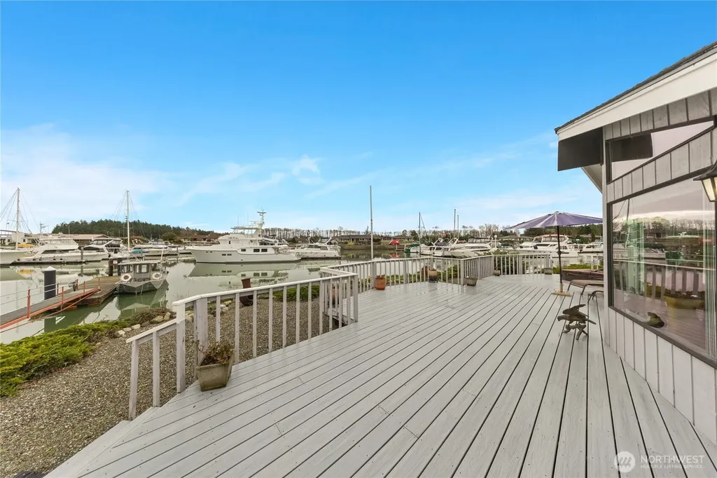 858 Kalispell Drive La Conner WA 98257