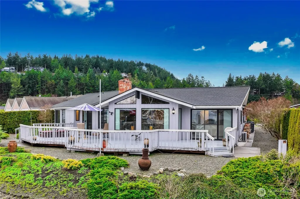 858 Kalispell Drive La Conner WA 98257