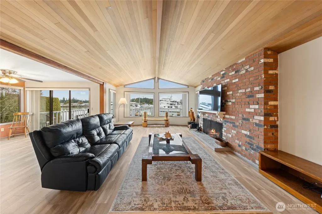 858 Kalispell Drive La Conner WA 98257