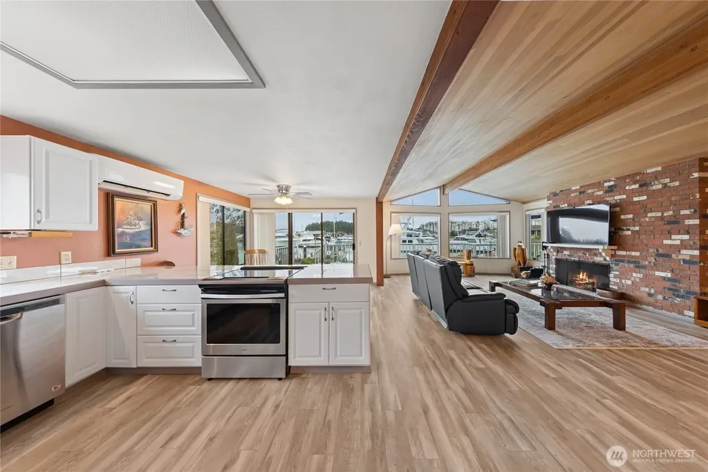 858 Kalispell Drive La Conner WA 98257