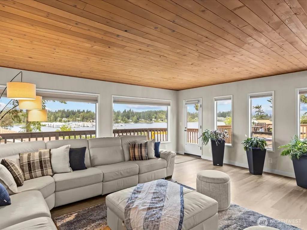 2540 E Phinney Bay Place Bremerton WA 98312