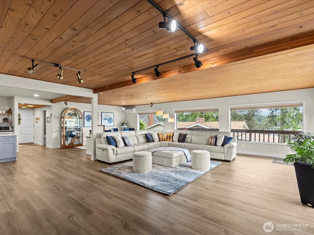 2540 E Phinney Bay Place Bremerton WA 98312
